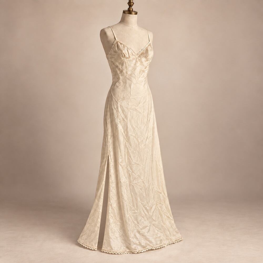 Vintage Vanity Fair Ivory Lace Full-Length Slip Nightgown Size 34